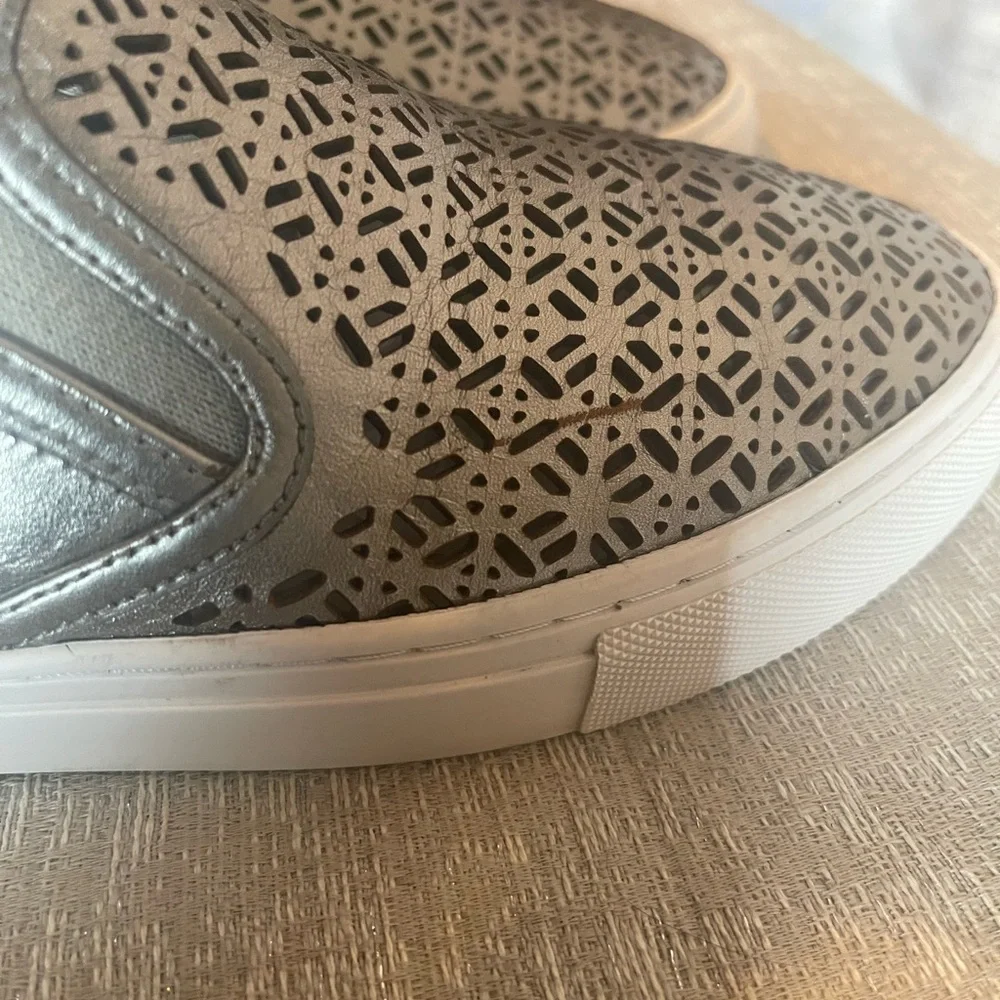 Tory Burch Lennon Laser Cut-Out - Picture 7 of 9